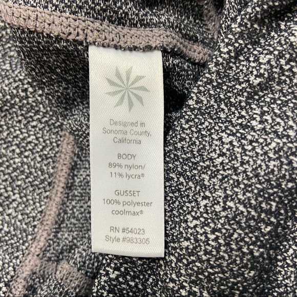 Athleta Static Drifter Gray Capri. Size Small. - Picture 8 of 13